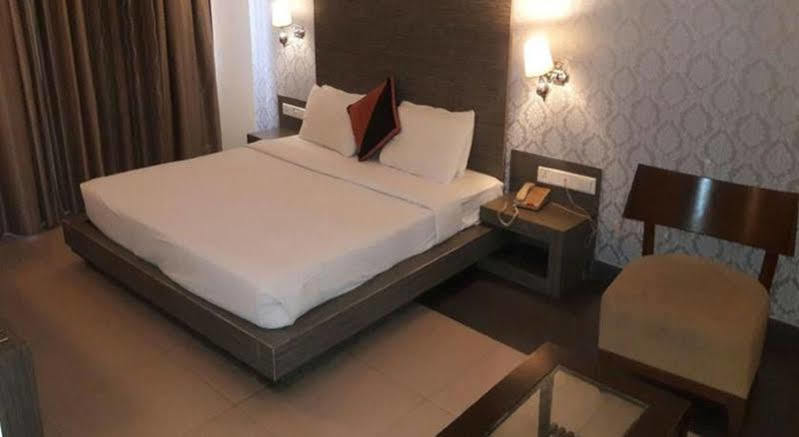 Hotel Sadanand Regency Pimpri-Chinchwad Exterior foto